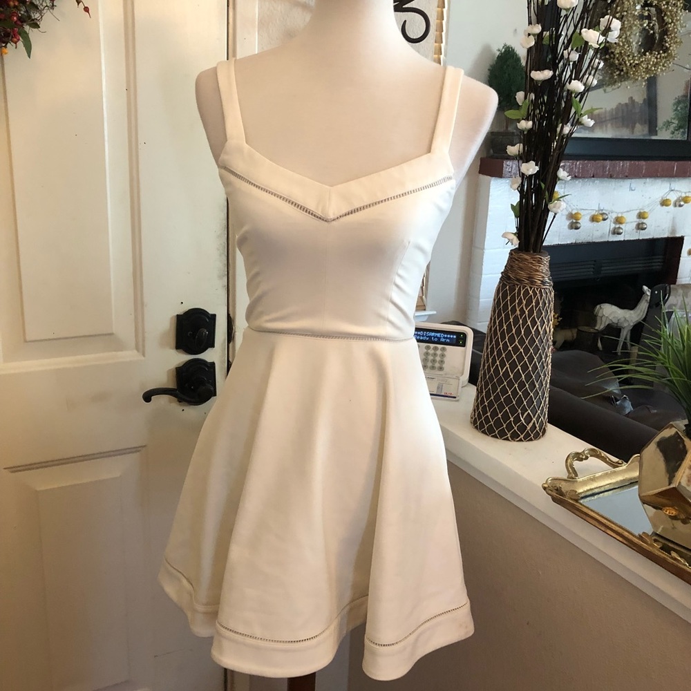 Gorgeous Short Elizabeth & James Cocktail Dress - Picture 2 of 10